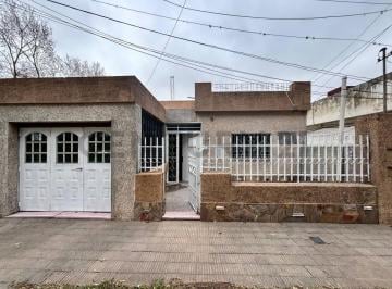 Casa · 107m² · 2 Ambientes · 1 Cochera · Casa 2 Dorm. en Granadero Baigorria