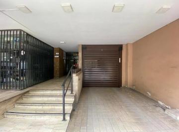 Garage · 18m² · Cochera en Centro con Escritura y Portón Automático