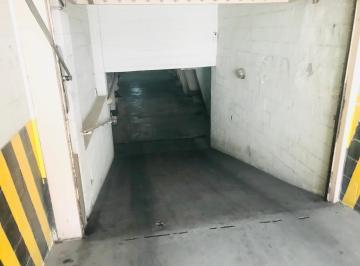 Garage · 18m² · Cochera Zona Céntrica Ingreso con Portón Automático, con Escritura