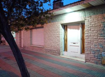 Casa de 5 ambientes, Tres Arroyos · Casa 3 Dorm. Quincho con Cochera Excelente Ubicación!