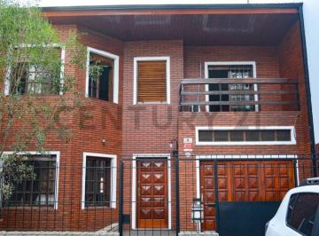 Casa · 252m² · 5 Ambientes · Venta Casa con Lote Propio - Pileta y Parrilla - Palermo