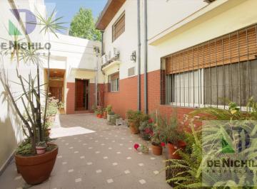 Casa · 198m² · 8 Ambientes · Venta de Dos Casas en Lote Propio con Quincho y Patio, Jovellanos 1400,barracas