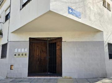 PH de 4 ambientes, Parque Chacabuco · PH con Entrada Independiente en Parque Chacabuco. Sin Expensas! Apto Crédito.