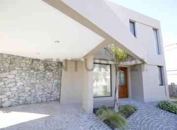 Casa · 223m² · 4 Ambientes · 2 Cocheras · Casa en Venta en Fincas de Hudson