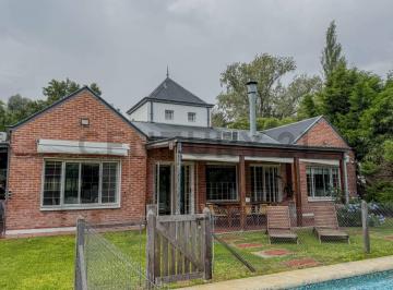 Casa · 136m² · 4 Ambientes · 2 Cocheras · Casa en Venta en City Bell