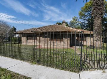 Casa · 147m² · 6 Ambientes · Casa en Venta en Villa Elisa de 3 Dorm.. Parque y Pileta