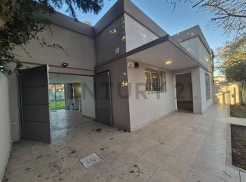 Casa · 100m² · 3 Ambientes · Casa en Venta en Villa Elisa con Dos Dorm.