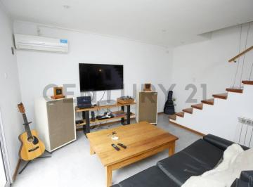 Casa · 86m² · 3 Ambientes · 1 Cochera · Casa Tipo Dúplex en Venta en La Plata, Gonnet
