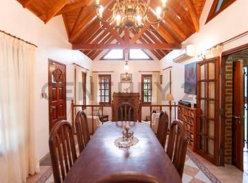 Casa · 186m² · 4 Ambientes · 3 Cocheras · Casa en Venta