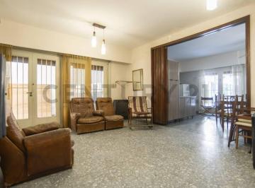 Casa · 200m² · 4 Ambientes · 2 Cocheras · Venta Casa 3 Dorm. La Plata