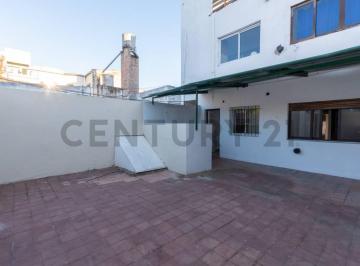 PH · 64m² · 3 Ambientes · 1 Cochera · PH en Venta de Dos Dorm. con Patio en La Plata Apto Banco