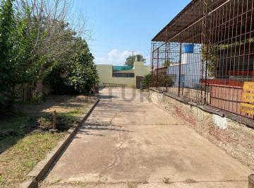 Local comercial · 150m² · 2 Ambientes · 8 Cocheras · Casa en Venta en San Carlos con Galpón y 3 Lotes