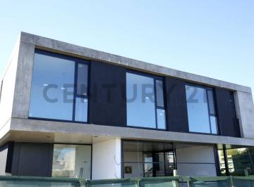Casa · 280m² · 4 Ambientes · 3 Cocheras · Casa a La Venta en Villalobos Hudson