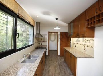 Casa · 175m² · 4 Ambientes · 2 Cocheras · Casa a La Venta en Gonnet 3 Dorm.