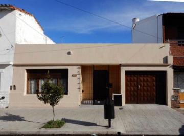 Casa · 130m² · 4 Ambientes · 2 Cocheras · Venta Casa de 4 Amb Reciclada