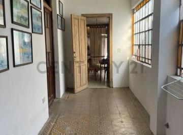 Casa · 70m² · 3 Ambientes · 2 Cocheras · Casa en Venta en La Plata, con Stud