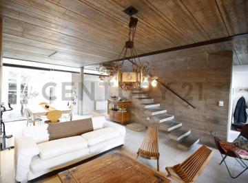 Casa · 220m² · 6 Ambientes · 2 Cocheras · Casa en Venta en La Plata