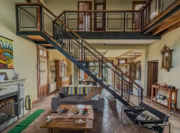 Casa · 360m² · 4 Ambientes · 4 Cocheras · Casas en Venta en La Plata Barrio San Carlos