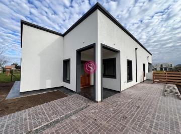 Casa · 156m² · 5 Ambientes · 1 Cochera · Casa en Venta en Barrio San Pablo, Pilar, G. B. a. Zona Norte
