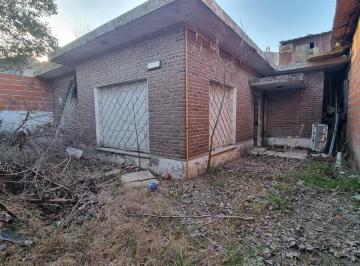 Casa · 90m² · 4 Ambientes · 3 Cocheras · Casa 4 Amb con Galpón Venta Lanus
