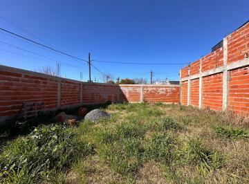 Terreno · 150m² · Venta de Terreno con Mejoras en Los Hornos