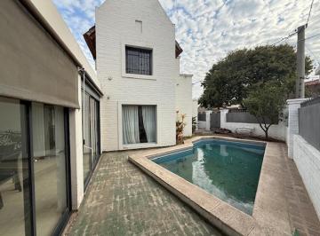 Casa · 220m² · 5 Ambientes · 2 Cocheras · Casa en Venta Urca Patio Verde Pileta Quincho