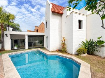 Casa · 220m² · 5 Ambientes · 2 Cocheras · Casa en Venta Urca Patio Verde Pileta Quincho