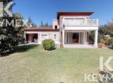 Casa · 230m² · 4 Ambientes · 2 Cocheras · Venta Casa Campos de Roca 3 Dorm.