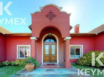 Casa · 350m² · 6 Ambientes · 2 Cocheras · Venta de Casa de 5 Dorm. en Campos de Roca