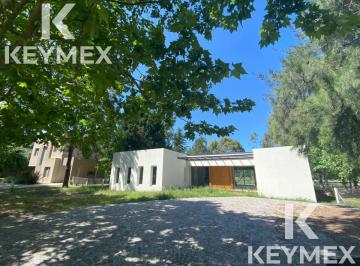 Casa · 263m² · 5 Ambientes · Casa Venta 4 Dorm. en Miralagos