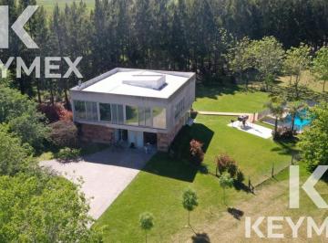 Casa · 276m² · 4 Dormitorios · 1 Cochera · Venta Casa de 4 Dorm. Haras del Sur II