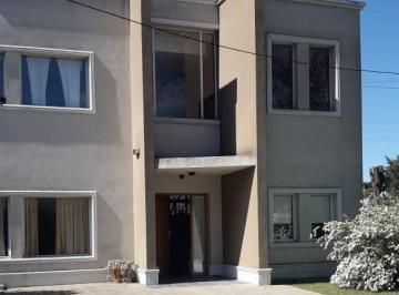 Casa · 186m² · 4 Ambientes · 2 Cocheras · Casa en Venta de 3 Dorm. C/ Cochera en Canning