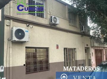PH · 140m² · 4 Ambientes · Venta de Departamento PH Tipo Casa 4 Ambientes en Mataderos, Caba