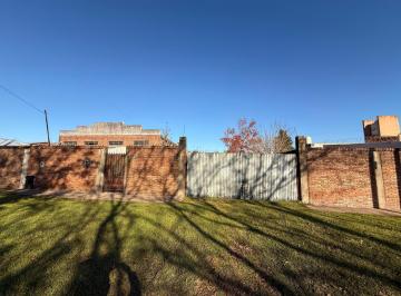 Casa · 180m² · 3 Ambientes · 2 Cocheras · Casa en Monte Grande con Amplio Lote
