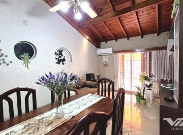 PH · 90m² · 4 Ambientes · 1 Cochera · PH 4 Ambientes en Venta con Garaje, Jardín Al Frente y Patio. Florida Oeste