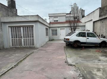 Casa · 63m² · 3 Ambientes · 1 Cochera · Casa de 3 Ambientes con Garaje Doble y Departamento de 2 Ambientes. Vende y Financia