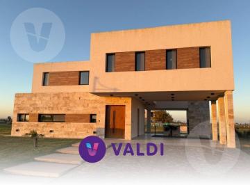 Casa · 181m² · 6 Ambientes · 2 Cocheras · Casa en Venta - Barrio El Rebenque, Canning