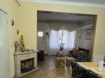 PH · 147m² · 4 Ambientes · 1 Cochera · Exc. Casa/ph en Pb Al Frente, 4 Amb. con Patio y Garaje en Impecable Estado