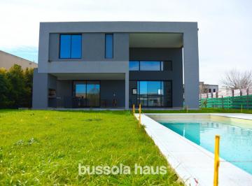 Casa · 227m² · 6 Ambientes · 1 Cochera · Casa en Venta a La Laguna de 6 Ambientes en San Matias Escobar