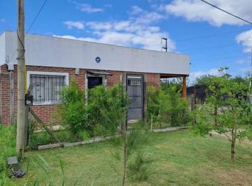 Casa · 76m² · 4 Ambientes · 1 Cochera · Casa en Venta en Melchor Romero La Plata de 3 Dorm.