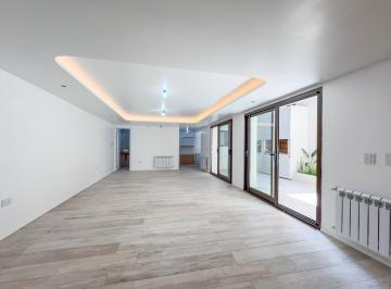 Casa · 114m² · 5 Ambientes · Casa Única Pasillo, 3 Dorm., Estrenar, Patio, Radiadores, Dormitorio Suite, Centro