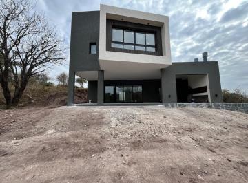 Casa · 330m² · 5 Ambientes · 2 Cocheras · Casa en Estancia Q2 con Vista