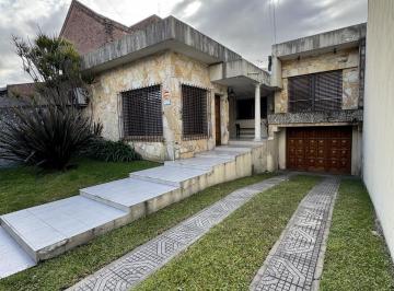 Casa · 155m² · 4 Ambientes · 3 Cocheras · Casa - Moron Sur