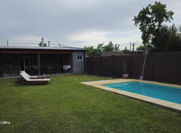 Casa · 140m² · 4 Ambientes · 2 Cocheras · Casa en Olivera