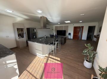 Casa · 140m² · 4 Ambientes · 2 Cocheras · Casa en Olivera