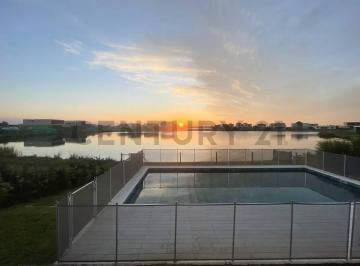 Casa · 280m² · 7 Ambientes · 4 Cocheras · Impecable Casa a La Laguna con Orientacion Noroeste Muelles.