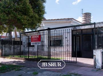 Casa · 159m² · 8 Ambientes · Casa en Venta Para Reciclar en Parque Velez Sarsfield de 3 Dorm.