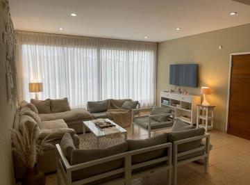 Casa · 200m² · 4 Ambientes · Casa en Alq. Temporario en Costa Esmeralda, Costa Atlántica, Buenos Aires