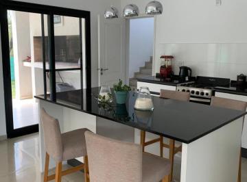 Casa · 251m² · 5 Ambientes · 3 Cocheras · Casa 4 Dorm en Los Quebrachos Country Golf San Luis