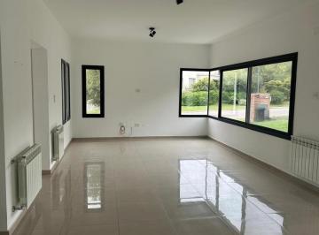 Casa · 212m² · 5 Ambientes · 2 Cocheras · Casa 4 Dorm en Los Quebrachos Country Golf San Luis